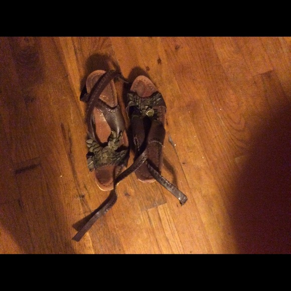Shoes - Picture 1 of 2